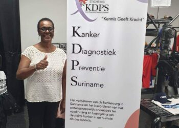 WhatsApp Image 2022 10 24 at 06.01.28 In Suriname wordt de naam van de ziekte ‘kanker’ niet genoemd als er daarover gesproken wordt, vooral als men niet wil laten weten dat iemand kanker heeft. De taboe over deze aandoening reikt zo ver dat in Suriname ‘a ab a' siki’ gezegd wordt als men kanker bedoeld.