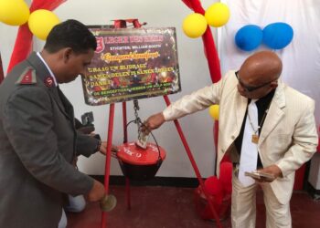 WhatsApp Image 2022 11 05 at 2.55.14 PM De kerstpottenactie van het Leger des Heils is zaterdag aangevangen en de organisatie mikt dit jaar om SRD 350.000 op te halen. Met dit bedrag wil de organisatie ruim 1.500 gezinnen helpen met een voedselpakket. Deze actie wordt voor de honderdste keer gehouden.