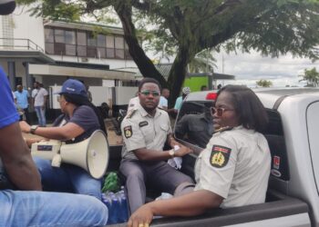 WhatsApp Image 2022 11 09 at 12.54.52 PM Het bestuur van de politiebond gaat morgenavond in gesprek met de president. Dat zegt bondsvoorzitter Mielando Atompai vandaag voor het DNA-gebouw.