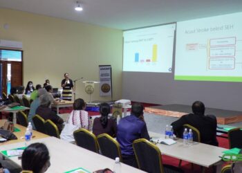 WhatsApp Image 2022 11 19 at 16.35.50 In samenwerking met de vakgroep neurologie van Suriname zijn richtlijnen samengesteld door de SPAOGS, Stichting Post Academisch Onderwijs Geneeskunde Suriname, ten behoeve van het “Stroke Symposium”. Dit “Stroke symposium” werd gehouden in het gebouw van UNASAT op 19 november 2022 en de opening werd verricht door minister Ramadin van Volksgezondheid.