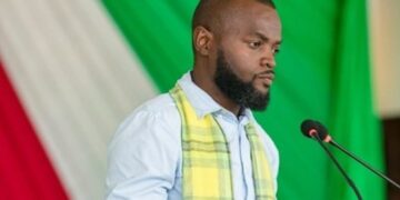 alven roosveld Detailfoto 3 De reden waarom de president hierover nog stil is, moet volgens zijn woordvoerder, Alven Roosveld, gezocht worden in een basisuitgangspunt van de regering, die luidt dat de democratische beginselen heilig zijn en dat de regering zich niet zal bemoeien in lopende strafzaken.