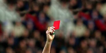 arbieters protest svb De voortgang van de lokale voetbalcompetitie (vanaf woensdag 22 juni) is niet gegarandeerd. Scheidsrechters aangesloten bij de Surinaamse Voetbal Bond (SVB) hebben na afloop van de competitie het afgelopen weekeinde een ferm standpunt ingenomen.