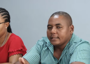 azp bond1 Wij willen niet dat het zo ver komt dat het werk volledig wordt lamgelegd. Woorden van voorzitter Lloyd Pool  van de bond (ABPLAZ) bij het Academisch Ziekenhuis Paramaribo (AZP). Hij reageert op vragen van de redactie, enkele uren na de verscherping van het beraad in verband met ontevredenheid over een aantal zaken. Het personeel is vooral ontevreden over de waardering van het zorgpersoneel bij het ziekenhuis