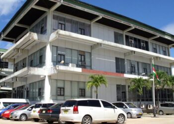 belasting 1280x640 1 In een bekendmaking van de Belastingsdienst van Suriname staat vermeld dat het Asycudasysteem dat gebruikt wordt door de douane, is uitgevallen. Voorzitter van de Winkeliers en Ondernemers Vereniging in Suriname (WOVS), Gretl Wolfram, zegt dat dit zonder meer gevolgen kan hebben voor de prijzen in de winkels.