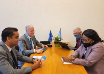 bilateraal gesprek Tijdens de 75ste World Health Assembly (WHA) die gehouden wordt van 22 mei tot en met 28 mei 2022 in Genève, Zwitserland heeft minister Amar Ramadhin van Volksgezondheid een bilateraal gesprek gehad met de directeur van de Pan- Amerikaanse Gezondheidsorganisatie (PAHO), Carissa Etienne. De situatie in Brokopondo is ook onderdeel geweest van het gesprek tussen de functionarissen.