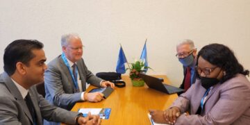 bilateraal gesprek Tijdens de 75ste World Health Assembly (WHA) die gehouden wordt van 22 mei tot en met 28 mei 2022 in Genève, Zwitserland heeft minister Amar Ramadhin van Volksgezondheid een bilateraal gesprek gehad met de directeur van de Pan- Amerikaanse Gezondheidsorganisatie (PAHO), Carissa Etienne. De situatie in Brokopondo is ook onderdeel geweest van het gesprek tussen de functionarissen.