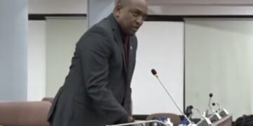 bouva 1 Parlementariër Melvin Bouva heeft graag dat de regering zo snel mogelijk een nieuwe minister van Financiën en Planning aanstelt.