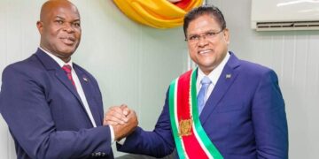 Santokhi en Brunswijk bespreken pijnpunten