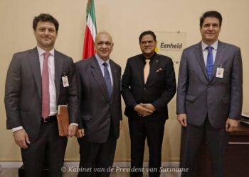 chan2 President Chandrikapersad Santokhi heeft in een ontmoeting met een delegatie van Credit Suisse financieringsmogelijkheden met deze Zwitserse financiële instelling besproken.