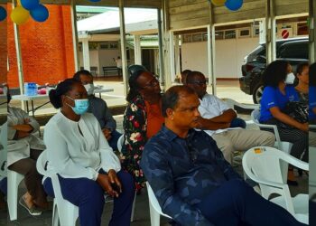 dayansankar mathoera Het personeel van ‘s Lands Hospitaal gaat voorlopig niet in actie, omdat het vakantiegeld al overgemaakt is op de bankrekeningen van de werknemers. “De werknemers hebben het vakantiegeld al ontvangen”, zegt directeur Dayasankar Mathoera van het hospitaal.