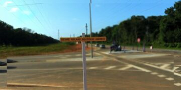 Deel Kennedyweg afgesloten voor zwaar verkeer