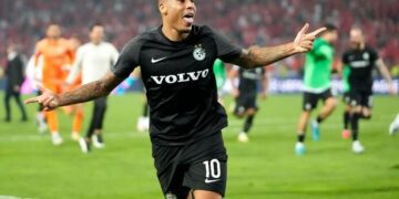 download 1 Surinaams internationaal Tjaronn Chery, die al langere tijd in de hoogste divisie in Israël, de Ligat ha’Al, speelt, heeft zijn contract bij Maccabi Haifa verlengd.