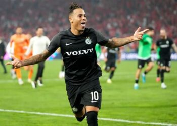 download De Surinaams international, Tjaronn Chery, zal dit seizoen uitkomen in de Champions League, de meest prestigieuze club voetbaltoernooi van de wereld.