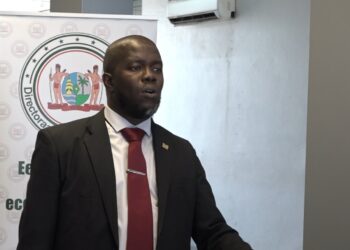 Dundas: RvM praat niet over reshuffeling