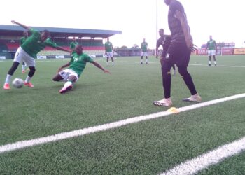 godeken De eindselectie van het nationaal mannenvoetbalteam is rond. Hoofdcoach Roberto Gödeken hakte dinsdag de knoop door in verband met deelname aan het ABCS-toernooi volgende week in Curaçao.