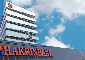 hkb vacature thumb 3 Carlos V is vrijdagavond aangehouden voor fraude bij de Hakrinbank. Hij is de echtgenoot van de bankmedewerkster Sharon Z, die eerder is gearresteerd.