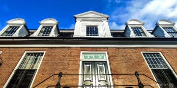 hof van justitie gebouw 1 Het Openbaar Ministerie (OM) is in hoger beroep gegaan tegen de beslissing van de Rechter-Commissaris (RC) die de inverzekeringstelling van ondernemer Ryan T. op 14 november 2025 onrechtmatig verklaarde. Door dit beroep is de invrijheidstelling volgens de wettelijke termijn met drie dagen gestuit, in afwachting van behandeling door het Hof.