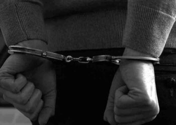 Criminelen beroven moeder en zoon