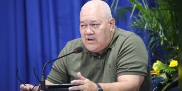 kolonel jerry slijngard suriname Het Nationaal Coördinatie Centrum voor Rampenbeheersing (NCCR) werkt met man en macht om de gebieden getroffen door wateroverlast, van hulp te voorzien. Kolonel Jerry Slijngard, coördinator van het NCCR, geeft updates over de werkzaamheden met betrekking tot de wateroverlast in Suriname. Slijngard zegt dat het waterpeil in Boven-Suriname langzaam daalt, terwijl de kustvlakte te kampen heeft met wateroverlast.