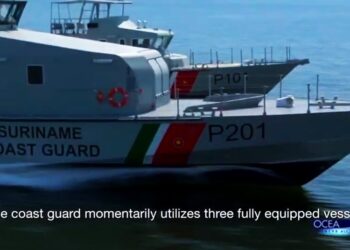 kustwacht Sinds de Marine en de Kustwacht de handen ineen hebben geslagen, hebben zij in de afgelopen periode kunnen waarnemen dat er veel minder illegaliteit op zee plaatsvindt. Volgens de commandant van de Marine, Luitenant-kolonel Franklin Blokland, is er een intentieverklaring in de maak tussen de twee organisaties om de samenwerking tussen de Kustwacht en Marine uit te breiden. Deze zal onder andere betrekking hebben op exercities, zelfhulp, kameradenhulp en sportbevordering van fysieke gesteldheid.