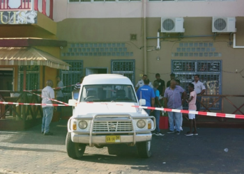 lijkenwagen De 37-jarige Dafnon van der M. is donderdag veroordeeld tot dertien jaar cel voor het doodschieten van Roberto (’Berto’) Kida (30) in een shishalounge in Paramaribo. De straf van de rechtbank in Amsterdam is conform de eis van het Openbaar Ministerie. Dit meldt De Telegraaf.