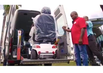 mens met beperking De werkgroep “Brede Welzijn voor mensen met een beperking” heeft in een meeting met de president aangegeven dat er nog meer randvoorwaarden nodig zijn voor mensen met een beperking in Suriname. De werkgroep is op 7 februari 2022 in het leven geroepen en heeft als taak het listen van de uitdagingen van mensen met een beperking en beleid hierop te formuleren.
