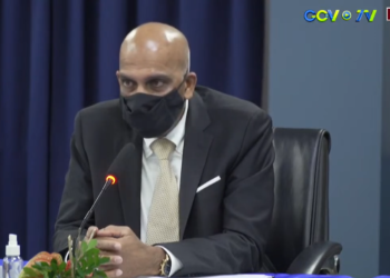 minfin a Een van de redenen waarom de HPSG/Suriname-deal van de tafel is geveegd, is omdat  het bedrijf voor  31 december moest aantonen dat het de financiële middelen rond had. "Echter, het  kon dat niet", zegt minister van Financiën en Planning Armand Achaibersing. “In het contract zijn er rechten en plichten opgenomen en wanneer in het contract partijen zich niet houden aan de afspraken, dan kan de ene partij aangeven de samenwerking op te zeggen”, zegt de Financiën en Planning minister.