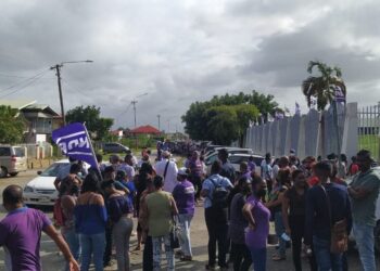 Simons en Afonsoewa roepen politiek Suriname op volk te helpen