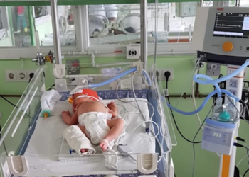neonatale zorg 4 Enkele maanden terug zorgde het Rotavirus voor chaos in Suriname, waarbij een aantal kinderen kwam te overlijden. “De situatie is nu onder controle, maar we moeten alert blijven”, zegt Amar Ramadhin, de minister van Volksgezondheid.