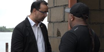 nurmohamedje Vijf openbare toiletten die in en rond de binnenstad van Paramaribo komen te staan, moeten zorgen voor het in stand houden van een betere hygiëne. Vandaag vond de launch plaats van de bouw van toiletgroepen in Paramaribo. Districtscommissaris (dc) Ricardo Bhola, zegt dat het project een bijzondere toegevoegde waarde moet hebben voor de totale gemeenschap. Er is een toilet aan de waterkant, nabij de platte brug in aanbouw welke binnenkort wordt opgeleverd. Verder komen er sanitaire mogelijkheden op het parkeerterrein van de Centrale en Haïtiaanse markt en nog drie andere locaties in Paramaribo centrum. De bedoeling is dat public private partnership wordt bevorderd door dit voornemen.