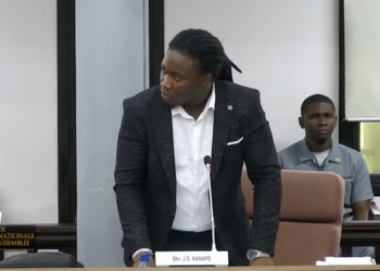 obed 1 Kanapé zegt verder dat hij nu deel uitmaakt van de politiek, maar hij is nog steeds een deel van de samenleving. Dus ook hij heeft  recht op een perceel. Hij zou het goed vinden als er een onderzoek wordt gedaan over dit project en de namen van de mensen die een perceel op dit project toegewezen hebben gekregen,  gepubliceerd worden. “Het ligt aan de minister van Grondbeleid en Bosbeheer om een onderzoek in te stellen en de stukken te publiceren, maar ik denk niet dat er onrechtmatige daden zijn gepleegd op het ministerie om de percelen van het Sabakuproject toe te wijzen aan mensen.” Volgens de parlementariër is er geen sprake van nepotisme of fraude geweest in dit geval.