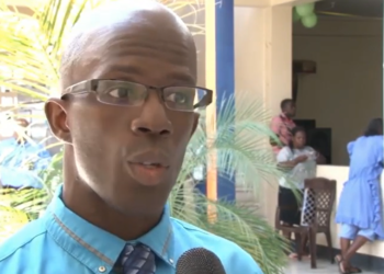 osei jabini Het kan een bewoner van Langatabiki ongeveer SRD 2400,- kosten om helemaal naar de stad af te reizen voor een uittreksel, dat zegt Osei Jabini districtscommissaris van het Paramaccaans gebied.