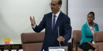 parmessar 7 "Toon saamhorigheid, solidariteit en wees behulpzaam. We hebben elkaar hard nodig", zegt fractieleider Rabindre Parmessar van de NDP in verband met kerst.