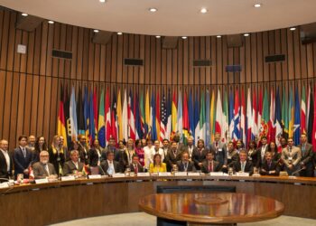 participantes decimoctava reunion comite ejecutivo cea marzo 2019 scaled De vijfde meeting van de Economic Commission for Latin America and the Caribbean (ECLAC) heeft plaatsgevonden van 7 tot en met 9 maart 2022 in San José, Costa Rica. Minister Albert Ramdin van Buitenlandse Zaken, International Business en Internationale Samenwerking participeerde op woensdag 9 maart, via een videoboodschap in deze meeting. Het thema tijdens deze bijeenkomst was ‘Peer learning: build forward better from COVID-19 while advancing the full implementation of the 2030 agenda for sustainable development’.