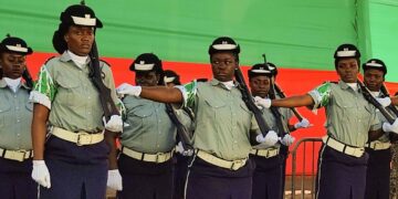 politie 092520 Copy Het Korps Politie Suriname doet een beroep op de samenleving  waakzaam te zijn. De afgelopen week heeft de PR-afdeling van de politie tal van klachten gekregen over mensen die zich hebben voorgedaan als politie-inspecteur, zegt politiewoordvoerder Milton Bisschop.