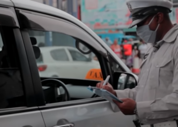 politie bekeuring1 1 De regio commandant van oost, Hoofd Inspecteur Melvin Pinas, is vastberaden samen met zijn team het oosten te "zuiveren".