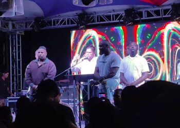 pres bij Saya web President Chandrikapersad Santokhi heeft in de nacht van zaterdag op zondag feestgangers toegesproken tijdens de Saya Street Festival. Hij werd echter niet erg warm ontvangen door de menigte.