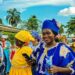 Prodo waka is ode aan Afro-Surinaams erfgoed en vrijheid 9 prodowakka ketikoti 161118 scaled Met veel barbari en mekmeki verlaten de dames van NAKS, samen met de Haïtiaanse groep ‘Chou Chou band’ het terrein van het directoraat Cultuur. Een korte prodo waka op weg naar een koto dansi aan de Sommelsdijkstraat. De zon is fel, de koto zijn mooi en kleurrijk.