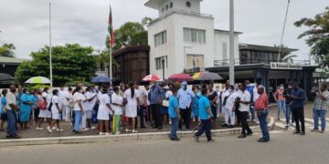 protest diako Het personeel van het Sint Vincentius Ziekenhuis en het Diakonessenhuis is opgeroepen door de bond mee te doen aan een stil protest morgen.