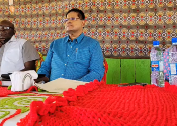 President Santokhi en delegatie beleggen Krutu met traditioneel gezag Matawaigebied