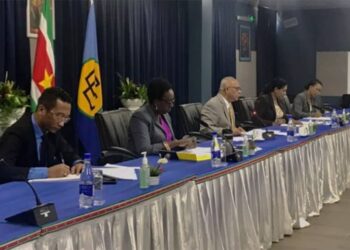 ramdin leidt vergaderinf Minister Albert Ramdin van Buitenlandse Zaken, International Business en Internationale Samenwerking (Bibis) heeft op 8 juli 2022 de vierde internationale ministeriële en partnersbijeenkomst  over Haïti gehouden.