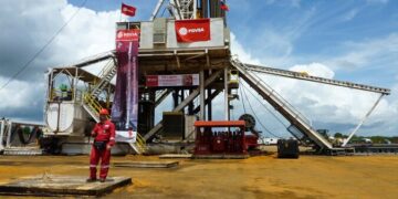 rsz 1ff9suwrxwamgchu Venezuela heeft voor dit jaar zijn olieproductie bijna verdubbeld in vergelijking met vorig jaar, toen de oliesector een dieptepunt onderging. De ommekeer kwam als een verrassing aan toen de door de Staat gerunde Petroleos de Venezuela (PDVSA.UL) hulp kreeg van kleine boorbedrijven door oude schulden af te wikkelen en later een constante aanvoer van een belangrijk verdunningsmiddel uit Iran kreeg.