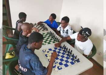 schaken jongeren web De Surinaamse Schaakbond (SSB) is vastberaden zijn koppositie binnen het Caribisch gebied te heroveren. Om dit streven waar te maken is het nieuw bestuur onder leiding van voorzitter Marlon Kaslan voornemens de kweekvijver te vergroten. “Hoe meer talentvolle jonge schakers, hoe meer topschakers ontstaan”, stelt Kaslan.