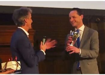 simon ceulemans Een achtdaagse studiereis van Rotterdamse schoolleiders naar Suriname zet kwaad bloed bij de Rotterdamse politiek. Leefbaar Nederland vindt de trip ‘erg merkwaardig’. Volgens de politieke partij lijkt de 1800 euro kostende reis meer op een vakantie.