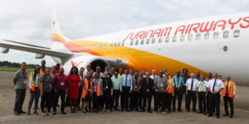 slm boeing 737 “Dit lijkt gewoon op een rommeltje”, zegt advocaat Hugo Essed in gesprek met ABC Actueel over de kwestie tussen directeur Steven Gonesh van SLM en de Raad van Commissarissen, die dinsdag de directeur had geschorst, maar nadien deze schorsing heeft opgeheven...