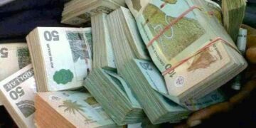 Automobilist beroofd van tas met geld