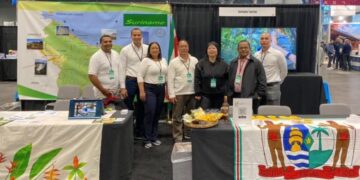 suriname beurs new york “We hebben aandacht getrokken met onze aanwezigheid. We kregen veel media die Suriname willen aandoen om erover te schrijven. We zijn nu bezig met een selectie wie wij willen uitnodigen. Het was goed geweest om zichtbaar te zijn. Nu is de kunst om ze te herinneren over Suriname. De media moet het nu oppakken en wij moeten blijven investeren erin”, zegt Ang. Ze is van mening dat het nu de bedoeling is dat Suriname van zich laat horen en in de schijnwerpers wordt geplaatst om de toerismesector te boosten.