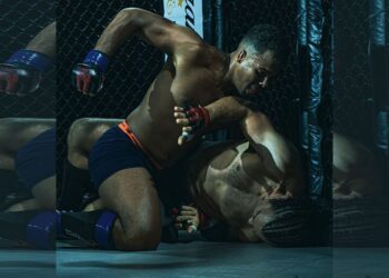 van Zichem web 1 “Hij is een goede en geduchte tegenstander, maar ik verwacht dat ik deze partij zal winnen”, zegt Shaquille van Zichem in aanloop naar zijn volgende amateur MMA-gevecht, dat gepland staat voor 4 februari in Nederland.