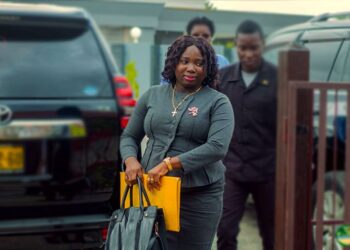 vorswijk web 1 Ministerie Dinotha Vorswijk van Grondbeleid en Bosbeheer (GBB) wil niet reageren op vragen over het Meldpunt Grondproblemen dat dinsdag geïnstalleerd is op het kabinet van de president om de grondproblemen van de samenleving te ordenen en op te lossen. “Ik zou liever niet daarover willen praten, anders wordt het een gehaal en getrek”, zegt de minister.