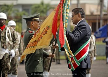 Suriname leeft in het verleden door armoe bij de politiek